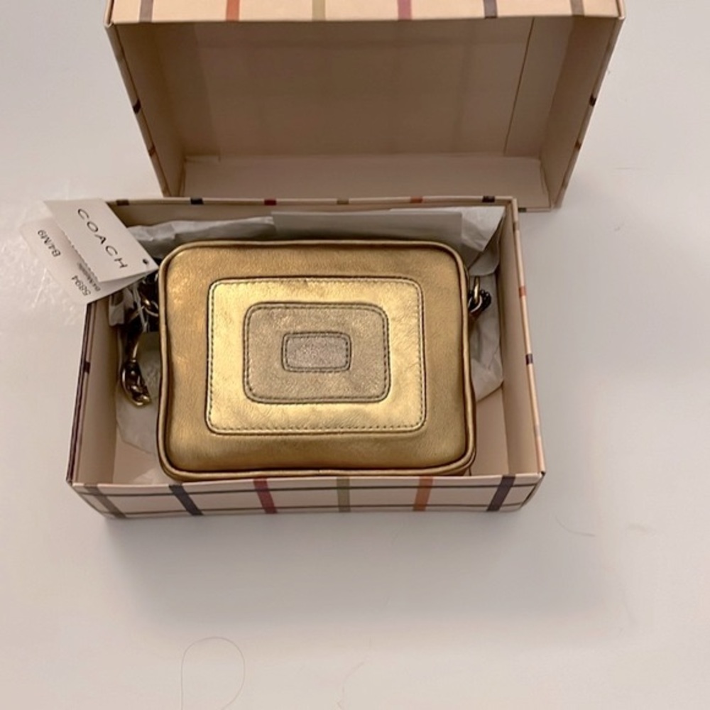 NWT BOXED COACH VINTAGE CLUTCH *RARE*